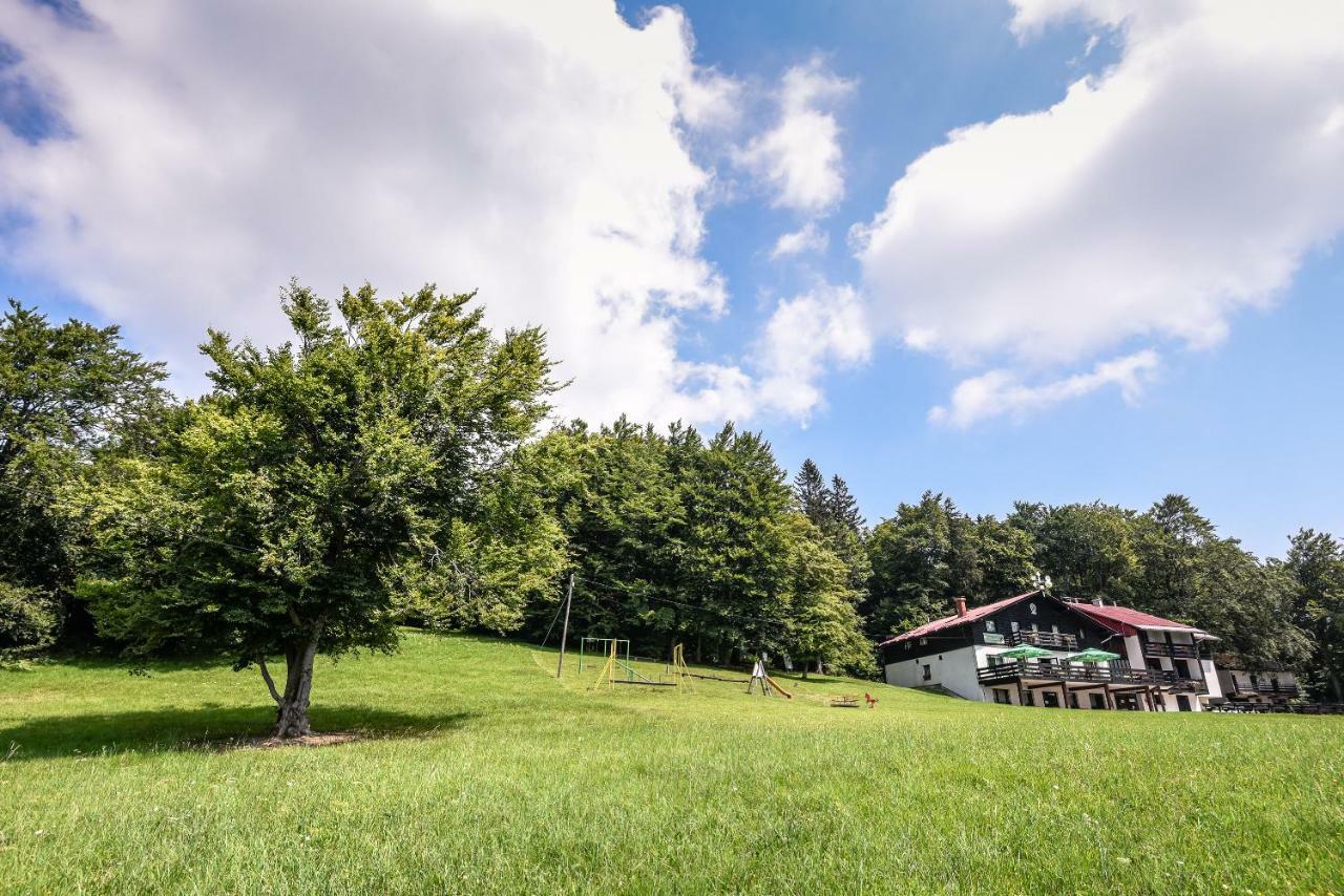 Dol pri HrastnikuPlaninski Dom Na Kalu住宿加早餐旅馆 外观 照片
